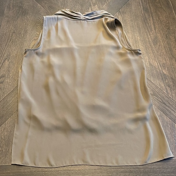 Vince Camuto Army Green Tank Top Medium - Picture 4 of 4